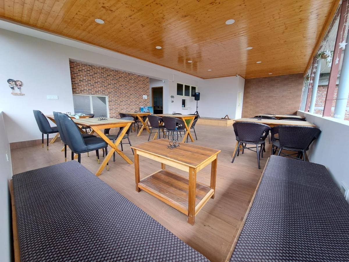 Snow White Retreat Hotel And Restaurant 강토크 외부 사진