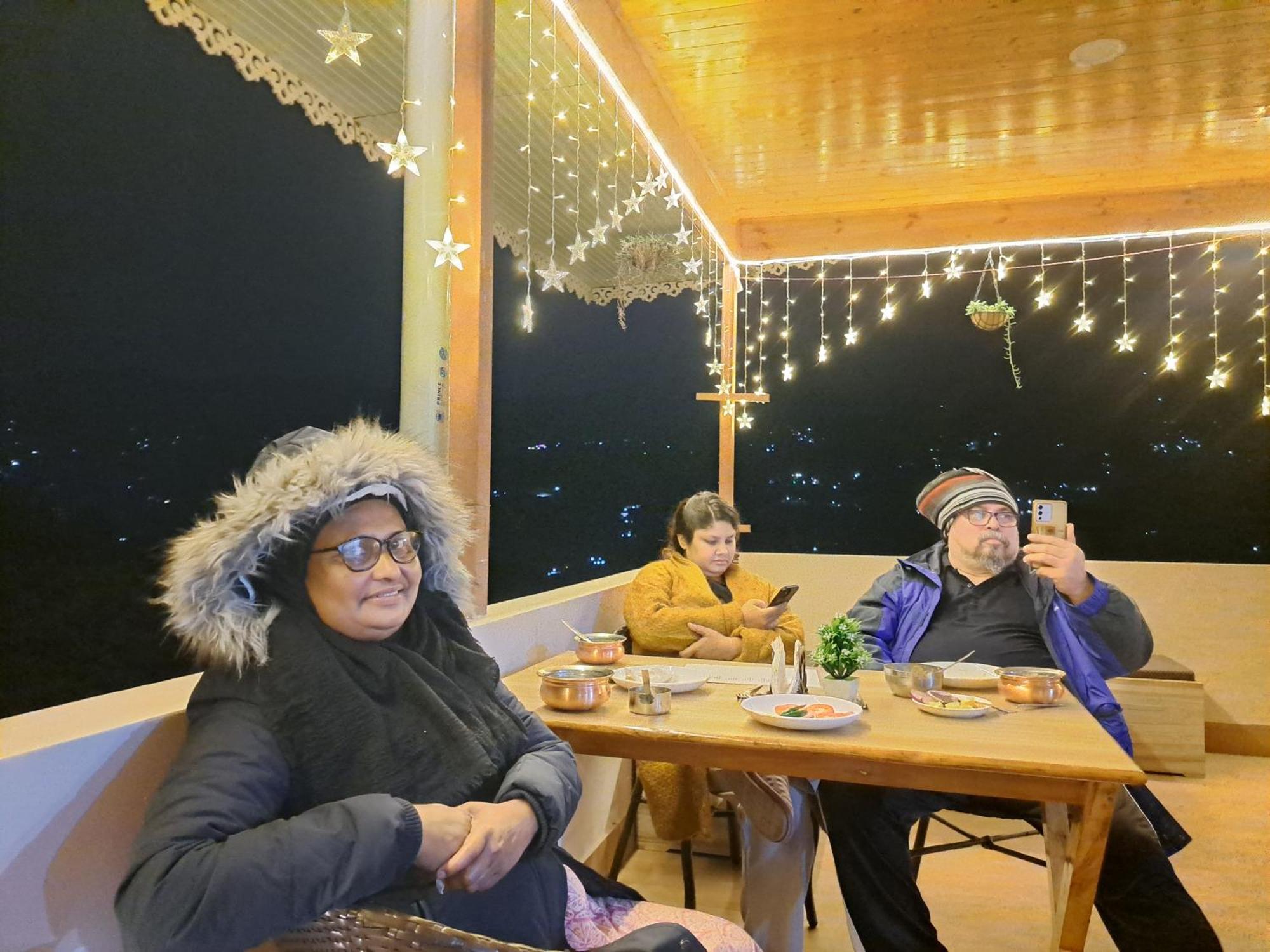 Snow White Retreat Hotel And Restaurant 강토크 외부 사진