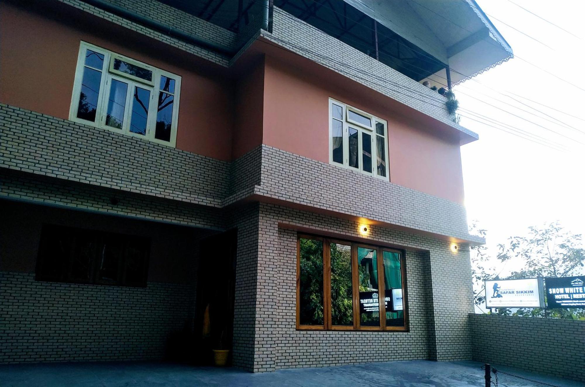 Snow White Retreat Hotel And Restaurant 강토크 외부 사진